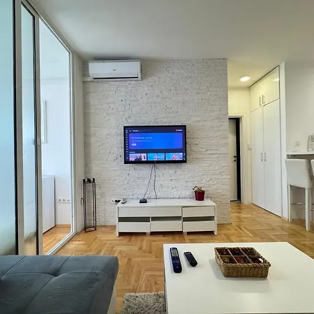 4th. Floor Διαμέρισμα Μπάνια Λούκα